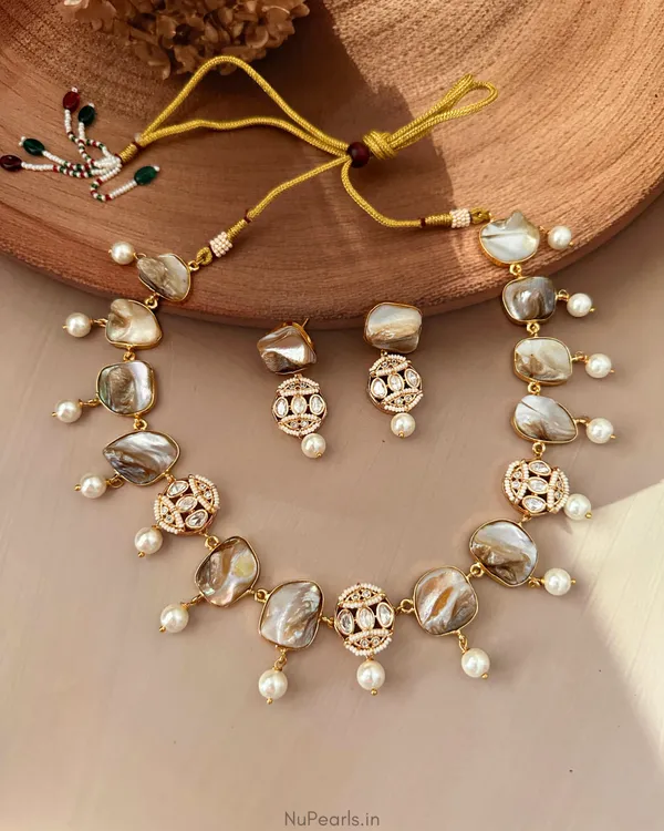 Zoya_Mother_of_Pearl_&_Pearl_Drop_Kundan_Necklace_Set_|18K_Gold_Plated