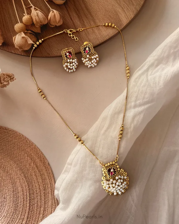 Vedi_Antique_Gold_Green_&_Pink_Stone_Traditional_Pendant_Set_with_Pearls_(Chain_with_Beads,_Earrings_Included)