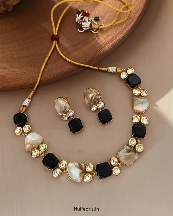 Black_Alsia_Mother_of_Pearl_&_Kundan_18k_Gold_Plated_Choker_with_Earrings