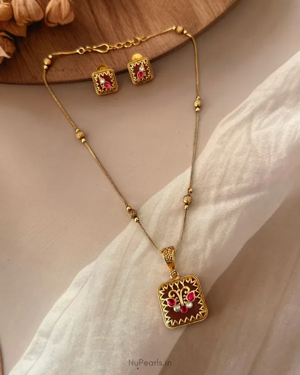Ziya_Traditional_Antique_Gold_Pink_&_Ruby_Pink_Pendant_Set_(Beaded_Chain,_Earrings_Included)