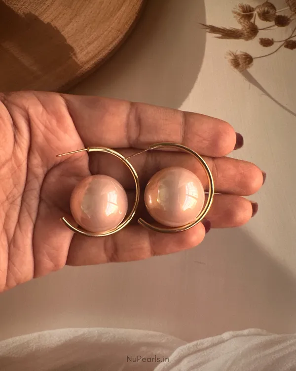 Peach_Oversized_Pearl_Hoop_Nola_Earrings_|_Modern_Party_Earrings