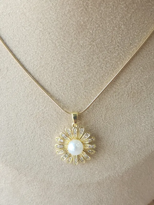 Sunflower_Neck_Chain_For_Women_|_Premium_Lightweight_Jewellery_For_All_Occasion