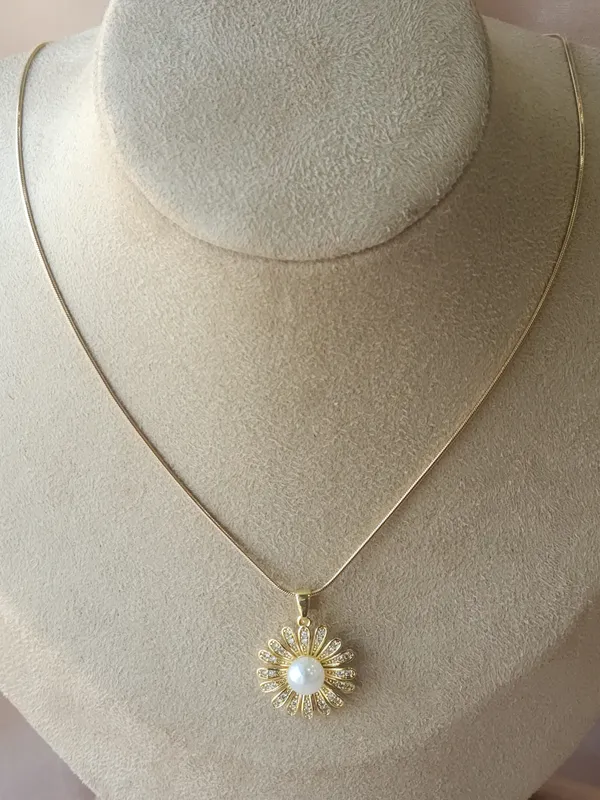 Sunflower_Neck_Chain_For_Women_|_Premium_Lightweight_Jewellery_For_All_Occasion