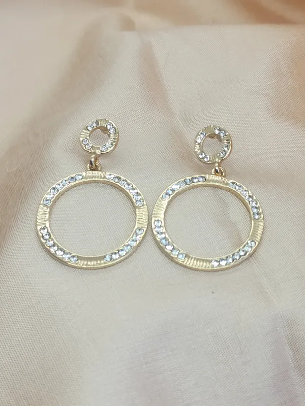 Round_Hanging_For_Women_|_Premium_Lightweight_Jewellery_For_All_Occasion