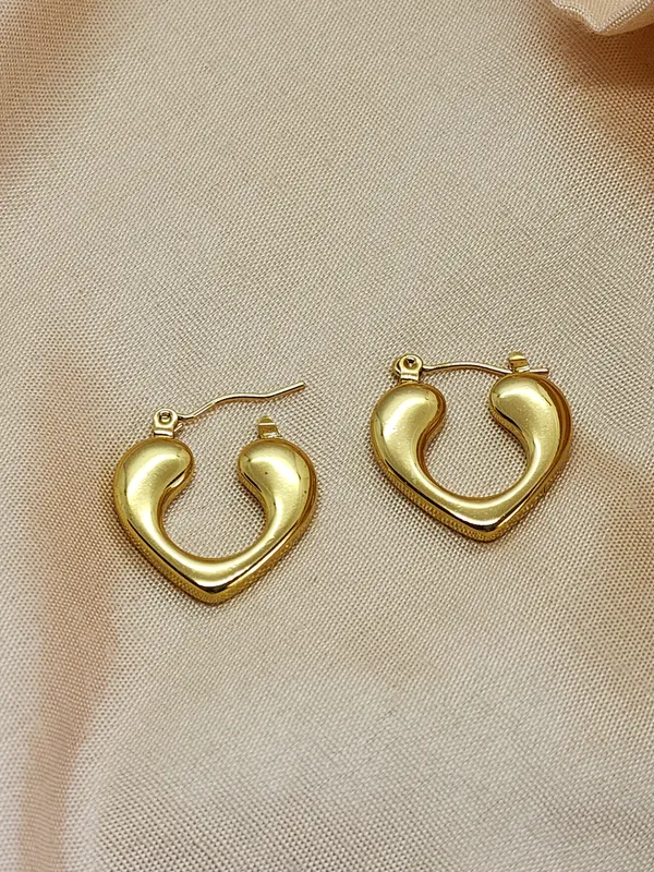 Oval_Heart_Premium_Daily_Hoops_Earrings_For_Women_|_Premium_Lightweight_Jewellery_For_Daily_Use