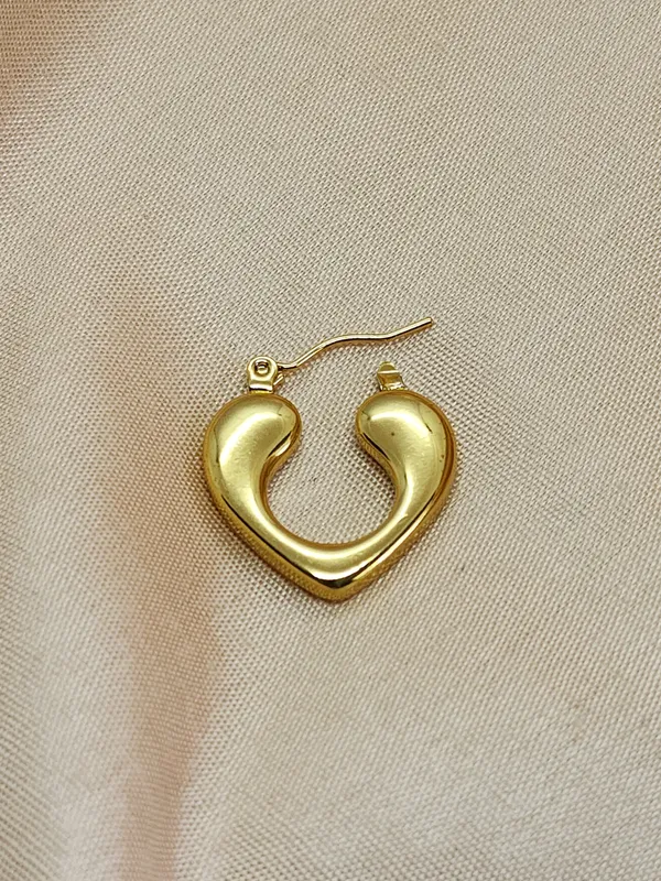 Oval_Heart_Premium_Daily_Hoops_Earrings_For_Women_|_Premium_Lightweight_Jewellery_For_Daily_Use
