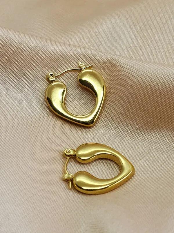 Oval_Heart_Premium_Daily_Hoops_Earrings_For_Women_|_Premium_Lightweight_Jewellery_For_Daily_Use
