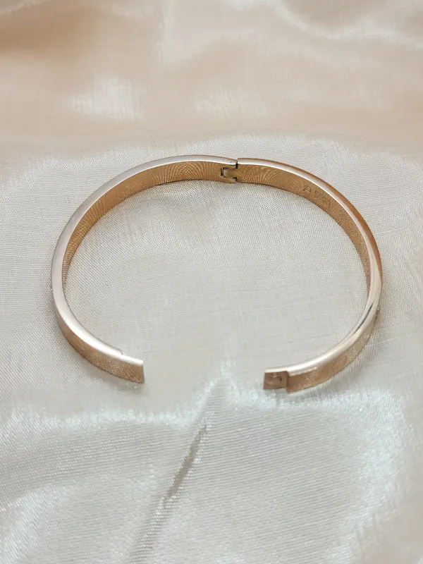Rose_Gold_Plated_Diamond_Studded_Stainless_Steel_Waterproof_Openable_Cuff_Bracelet