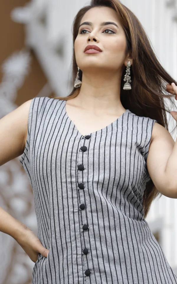 Grey_Regular_Cotton_Blend_Striped_Knee_Length_Kurta_For_Women