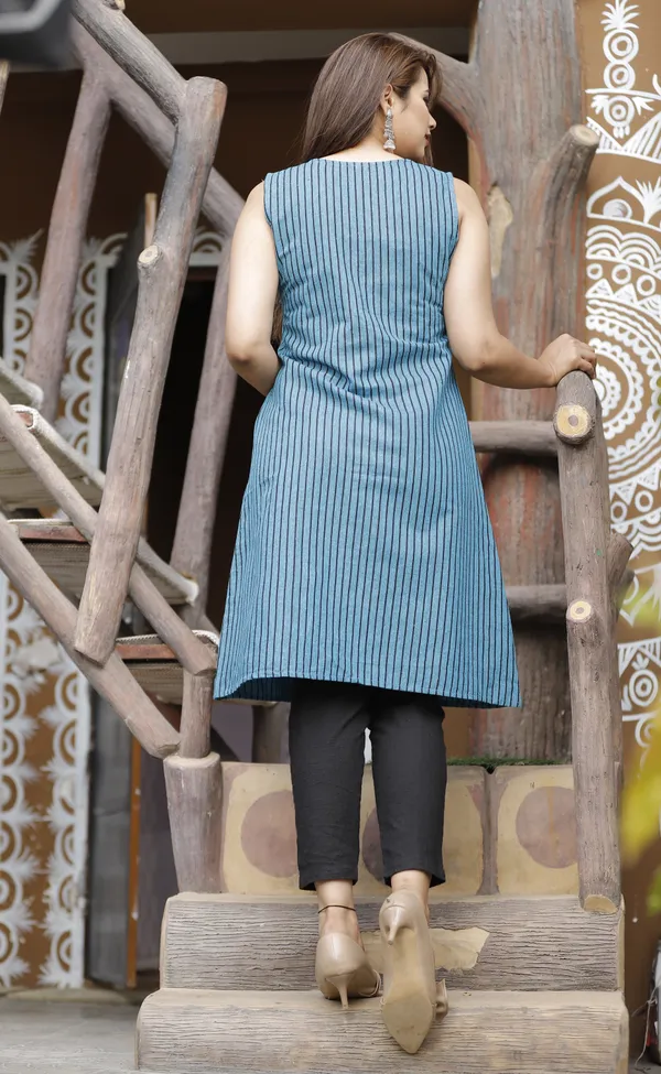 Blue_Regular_Cotton_Blend_Striped_Knee_Length_Kurta_For_Women