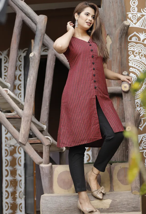 Maroon_Regular_Cotton_Blend_Striped_Knee_Length_Kurta_For_Women