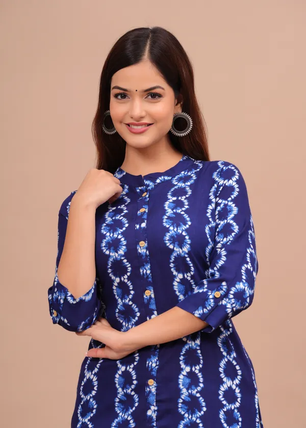 Dark_Blue_&_White_&_Blue_Regular_Viscose_Rayon_Floral_Print_Calf_Length_Kurta_For_Women