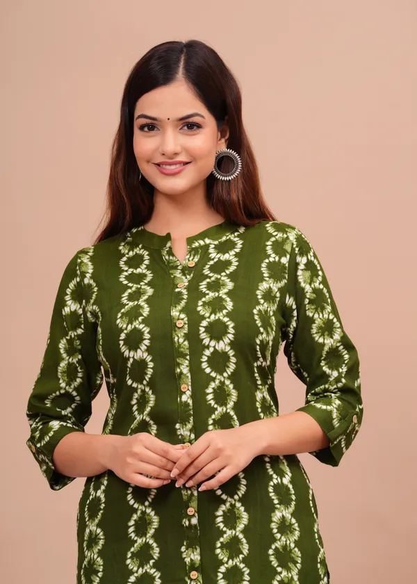 Green_Regular_Viscose_Rayon_Floral_Print_Calf_Length_Kurta_For_Women