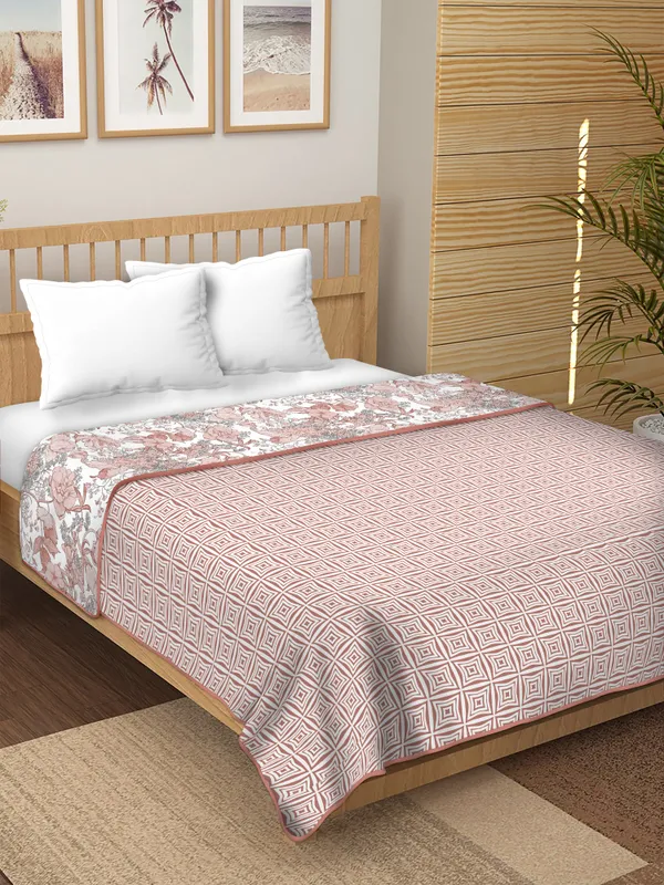 Single_Bed_White_&_Red_Cotton_Reversible_Dohar_Printed_Blanket_Soft_&_Lightweight_AC_Comforter_Perfect_Festive_Gift_Blankets