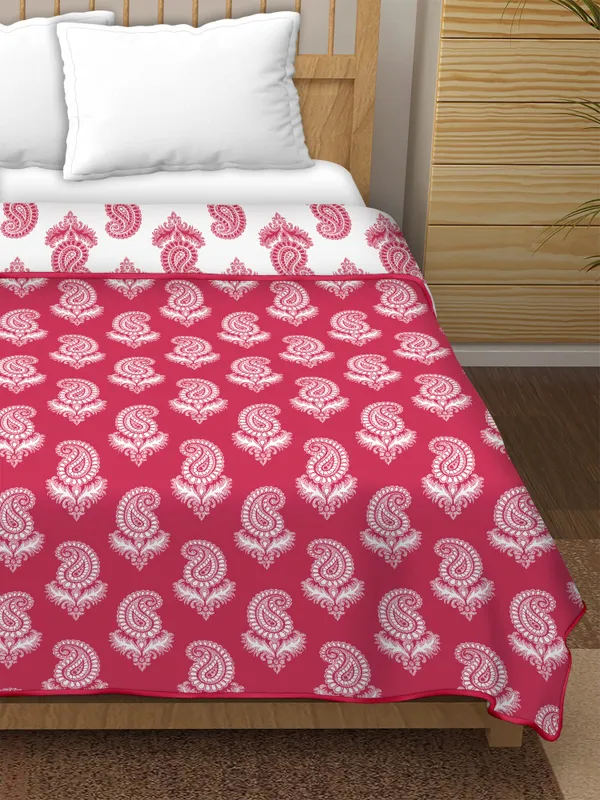 SingleBed_Pink_&_white_Cotton_Reversible_Dohar__Printed_Blanket__Soft_&_Lightweight_AC_Comforter_Perfect_Festive_Gift_Blankets