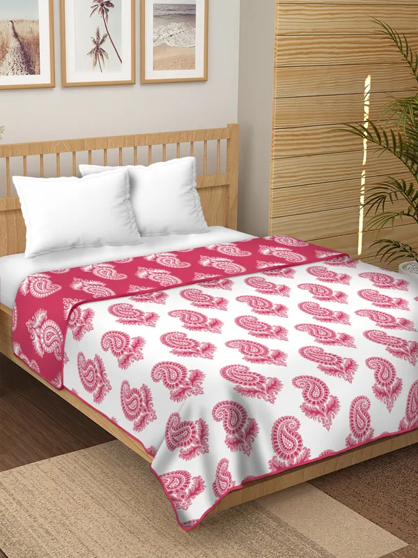 SingleBed_Pink_&_white_Cotton_Reversible_Dohar__Printed_Blanket__Soft_&_Lightweight_AC_Comforter_Perfect_Festive_Gift_Blankets