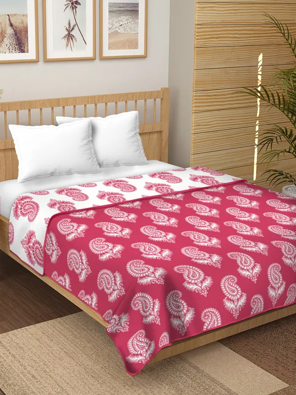 SingleBed_Pink_&_white_Cotton_Reversible_Dohar__Printed_Blanket__Soft_&_Lightweight_AC_Comforter_Perfect_Festive_Gift_Blankets