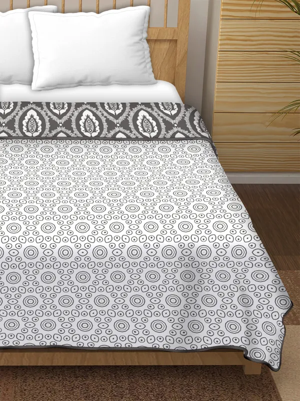 Double_Bed_Grey_&_white_Cotton_Reversible_Dohar_Printed_Blanket_Soft_&_Lightweight_AC_Comforter_Perfect_Festive_Gift_Blankets