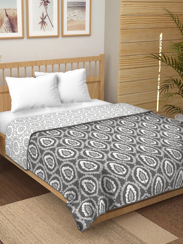 Double_Bed_Grey_&_white_Cotton_Reversible_Dohar_Printed_Blanket_Soft_&_Lightweight_AC_Comforter_Perfect_Festive_Gift_Blankets