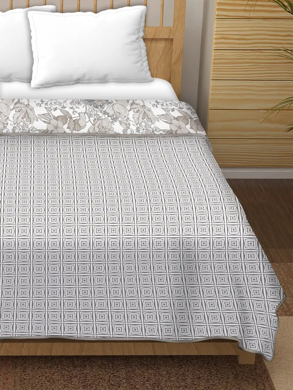Double_Bed_Grey_&_white_Cotton_Reversible_Dohar_Printed_Blanket_Soft_&_Lightweight_AC_Comforter_Perfect_Festive_Gift_Blankets