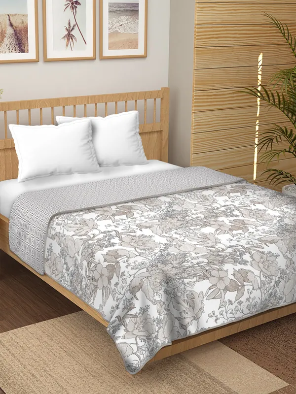 Double_Bed_Grey_&_white_Cotton_Reversible_Dohar_Printed_Blanket_Soft_&_Lightweight_AC_Comforter_Perfect_Festive_Gift_Blankets