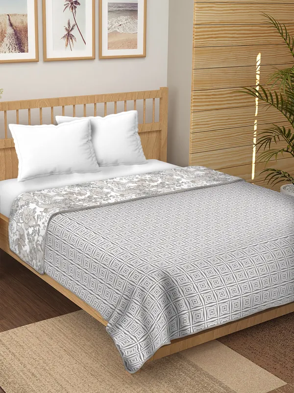 Double_Bed_Grey_&_white_Cotton_Reversible_Dohar_Printed_Blanket_Soft_&_Lightweight_AC_Comforter_Perfect_Festive_Gift_Blankets