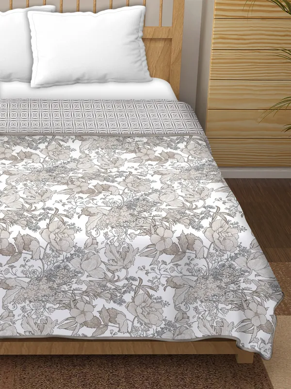 Double_Bed_Grey_&_white_Cotton_Reversible_Dohar_Printed_Blanket_Soft_&_Lightweight_AC_Comforter_Perfect_Festive_Gift_Blankets