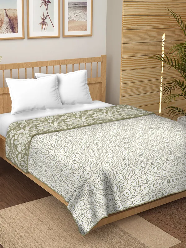 Double_Bed_Green_&_White_Cotton_Reversible_Dohar_Printed_Blanket_Soft_&_Lightweight_AC_Comforter_Perfect_Festive_Gift_Blankets