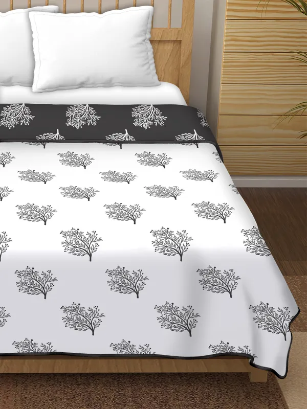 Double_Bed_White_&_black_Cotton_Reversible_Dohar_Printed_Blanket_Soft_&_Lightweight_AC_Comforter_Perfect_Festive_Gift_Blankets