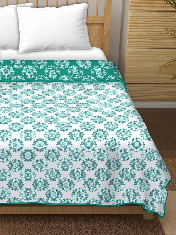 SingleBed_Green_&_white_Cotton_Reversible_Dohar_Printed_Blanket_Soft_&_Lightweight_AC_Comforter_Perfect_Festive_Gift_Blankets