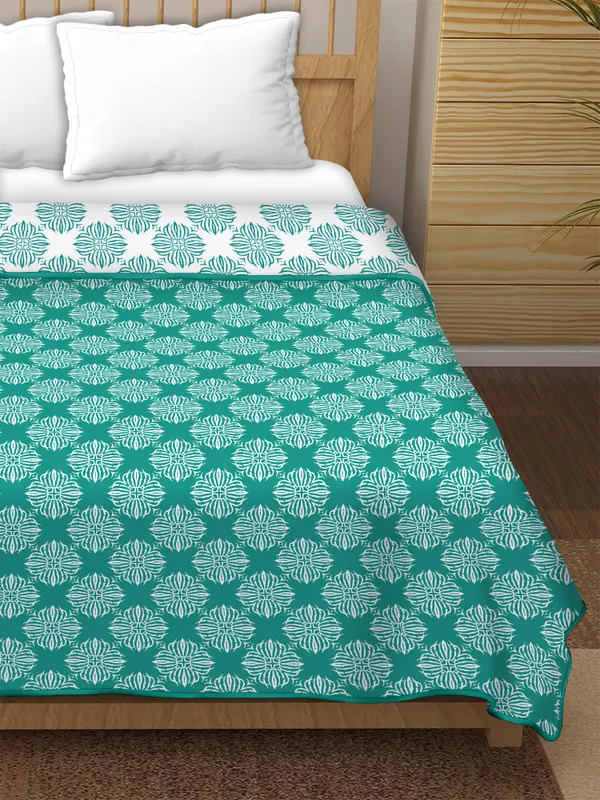 SingleBed_Green_&_white_Cotton_Reversible_Dohar_Printed_Blanket_Soft_&_Lightweight_AC_Comforter_Perfect_Festive_Gift_Blankets