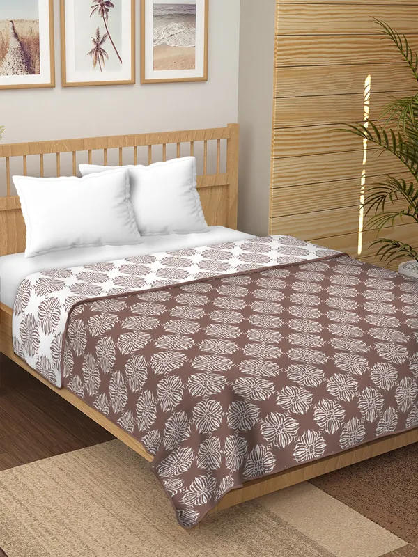 Double_Bed_Brown_&_white_Cotton_Reversible_Dohar_Printed_Blanket_Soft_&_Lightweight_AC_Comforter_Perfect_Festive_Gift_Blankets