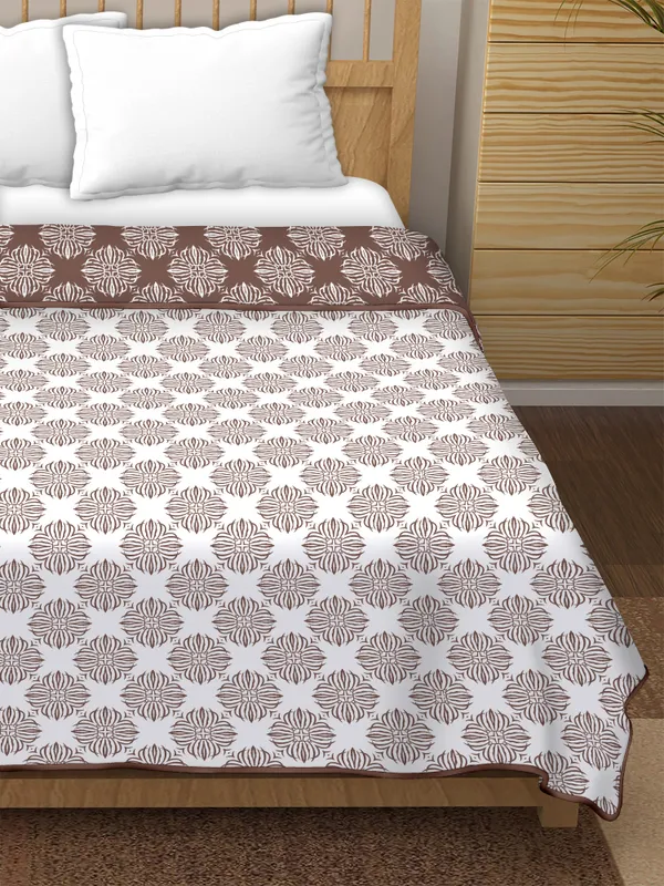 Double_Bed_Brown_&_white_Cotton_Reversible_Dohar_Printed_Blanket_Soft_&_Lightweight_AC_Comforter_Perfect_Festive_Gift_Blankets