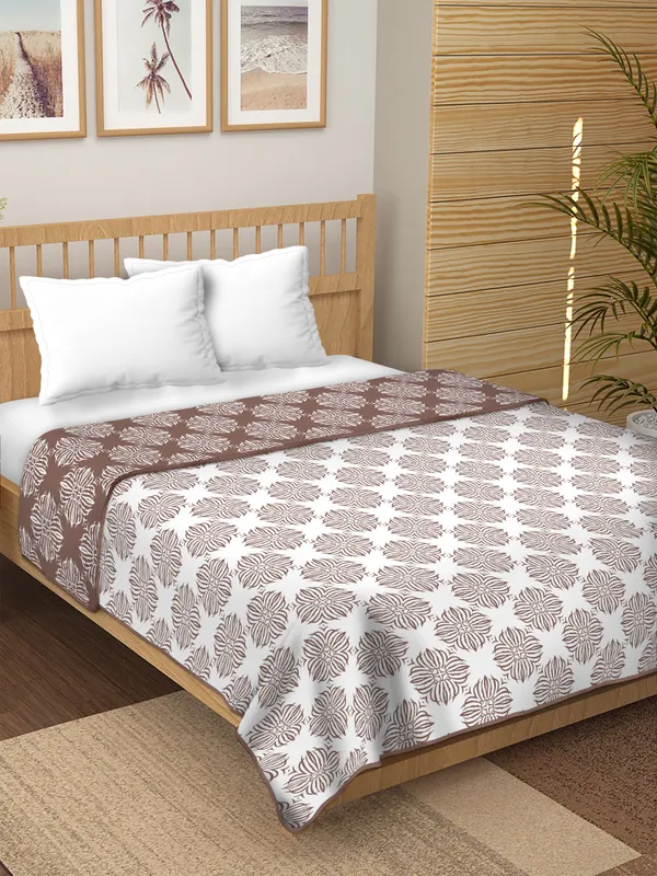 Double_Bed_Brown_&_white_Cotton_Reversible_Dohar_Printed_Blanket_Soft_&_Lightweight_AC_Comforter_Perfect_Festive_Gift_Blankets