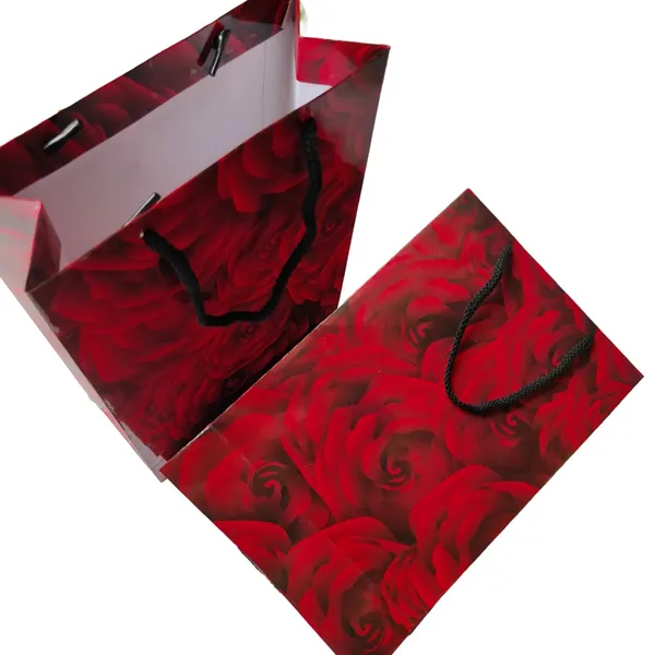 Red_Rose_Theme_Paper_Gift_Bags_With_Handle