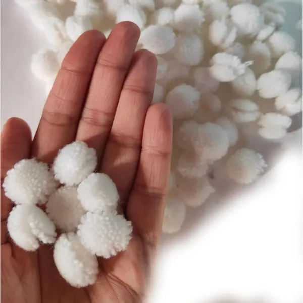 White_Round_Shaped_Soft_Fluffy_Pompom_For_Art_And_Craft_|_Party_Decoration_|_Kids_Craft_Project_(50_Pcs)