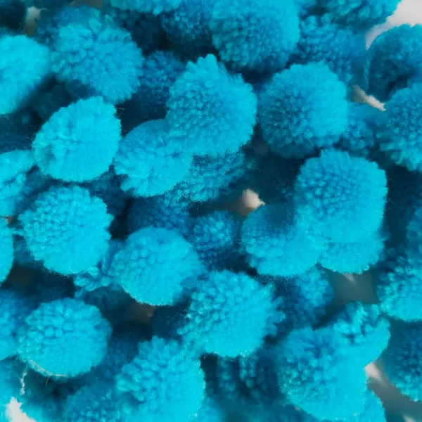 Sky_Round_Shaped_Soft_Fluffy_Pompom_For_Art_And_Craft_|_Party_Decoration_|_Kids_Craft_Project_(50_Pcs)