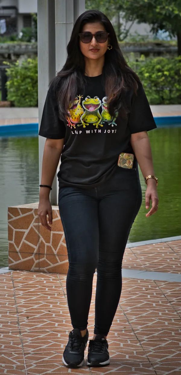 Black_Pure_Cotton_Oversized_Drop_Shoulder_Girls_T-shirt_With_240_GSM_(Frog)