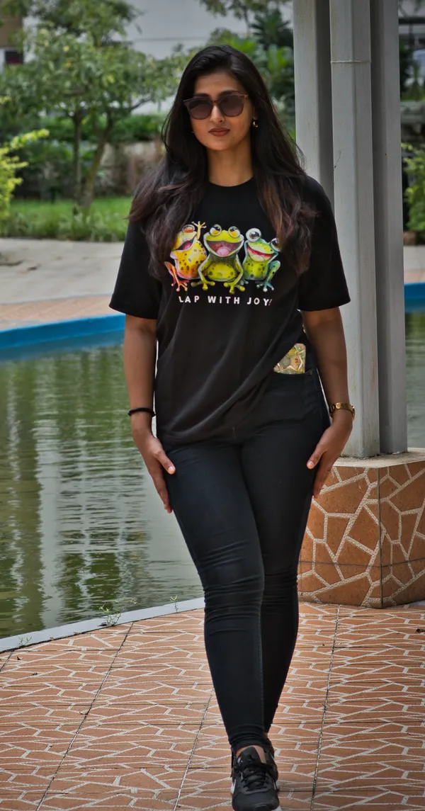 Black_Pure_Cotton_Oversized_Drop_Shoulder_Girls_T-shirt_With_240_GSM_(Frog)