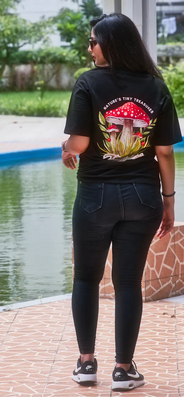Black_Pure_Cotton_Oversized_Drop_Shoulder_Girls_T-shirt_With_240_GSM_(Frog)