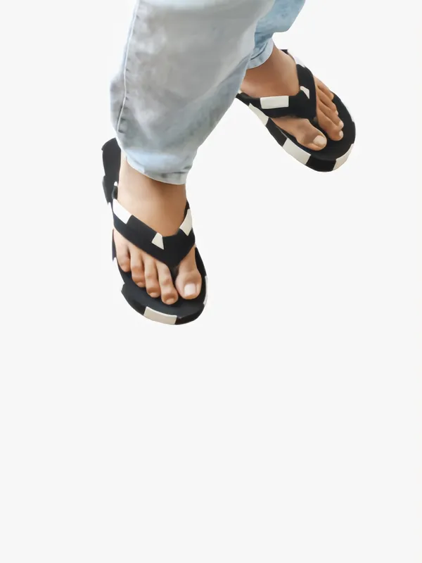 Black_Stylish_Premium_Orthopedic_Flipflops_For_Men