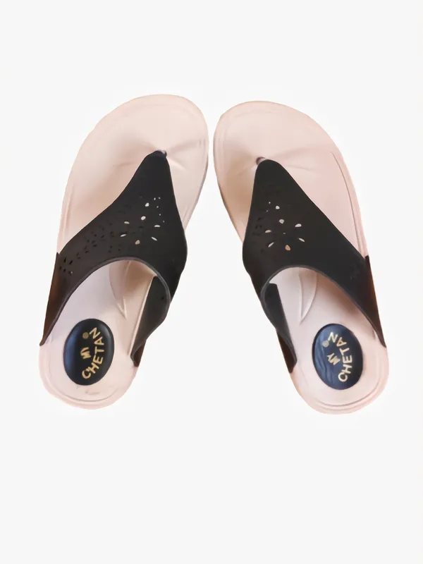 Black_Stylish_And_Comfortable_Premium_Slippers_For_Women