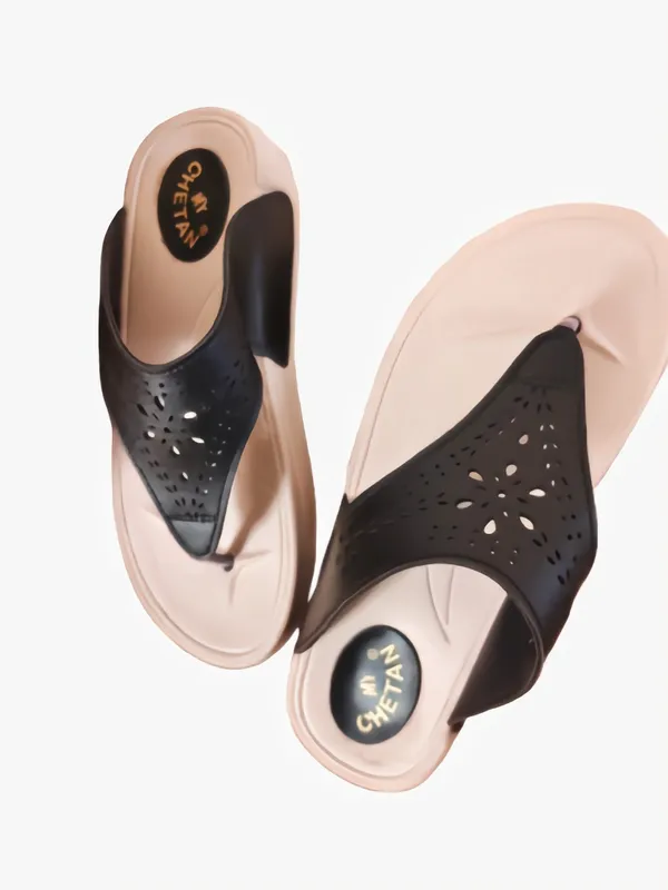 Black_Stylish_And_Comfortable_Premium_Slippers_For_Women