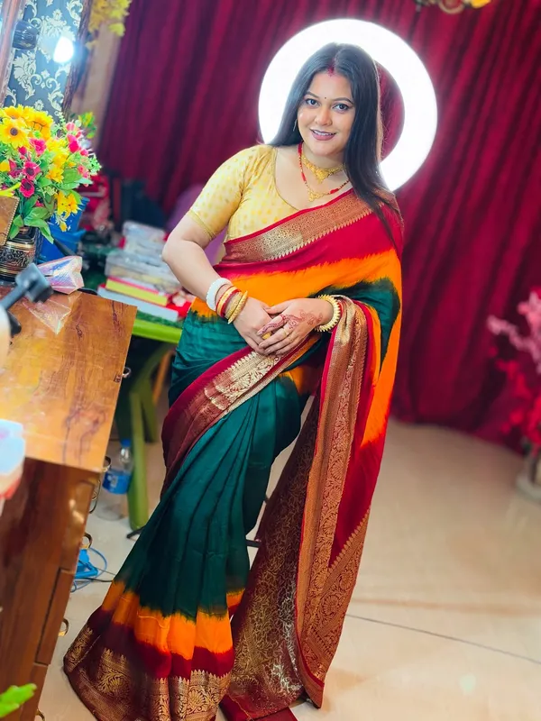 Royal_Banarasi_3D_Bandhani_Saree_(Green)