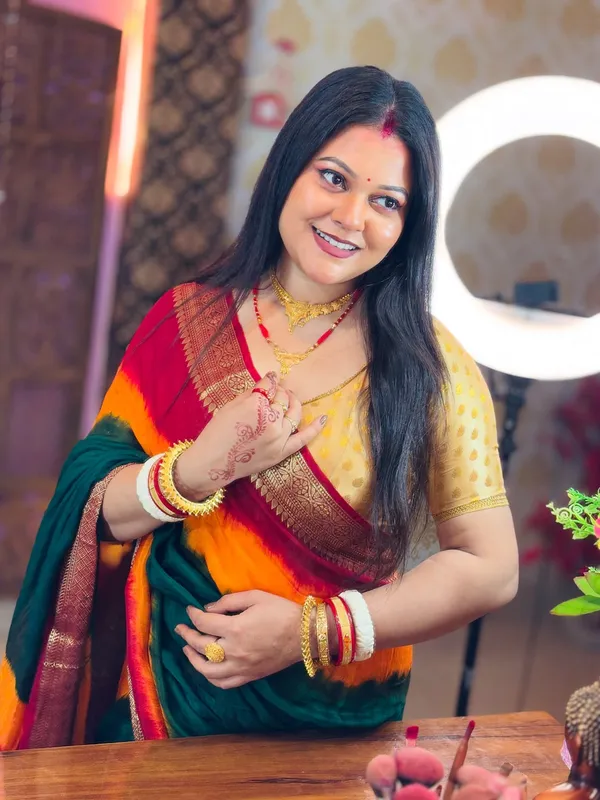 Royal_Banarasi_3D_Bandhani_Saree_(Green)