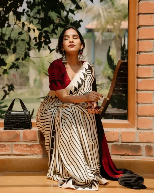 Premium_Cream_Party_Wear_Stripted_Saree_With_Red_Pallu