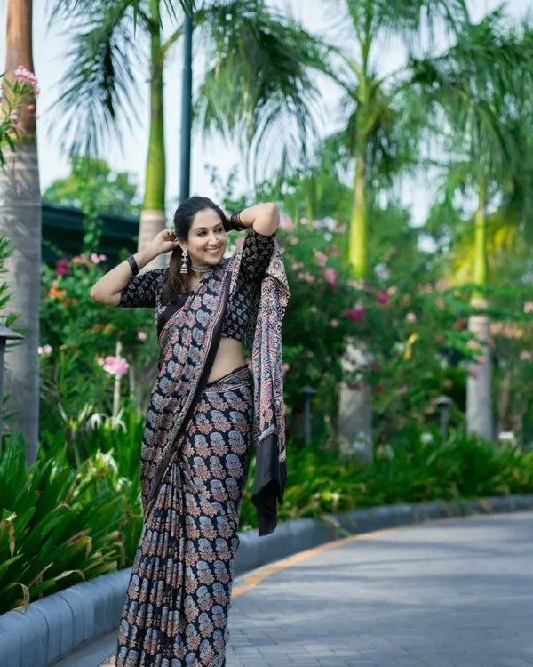 Black_Ajrakh_Primum_Modal_Silk_Saree_With_Blouse