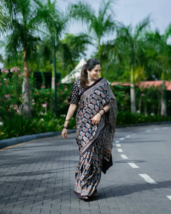 Black_Ajrakh_Primum_Modal_Silk_Saree_With_Blouse