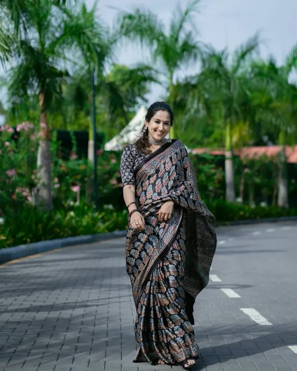 Black_Ajrakh_Primum_Modal_Silk_Saree_With_Blouse