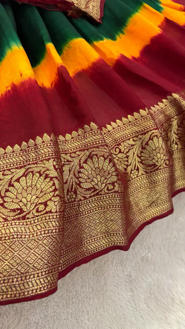 Royal_Banarasi_3D_Bandhani_Saree_(Green)